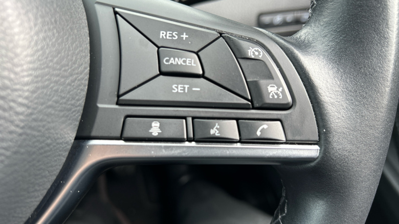 Nissan Qashqai 1.3 DiG-T Tekna 5dr Petrol Hatchback